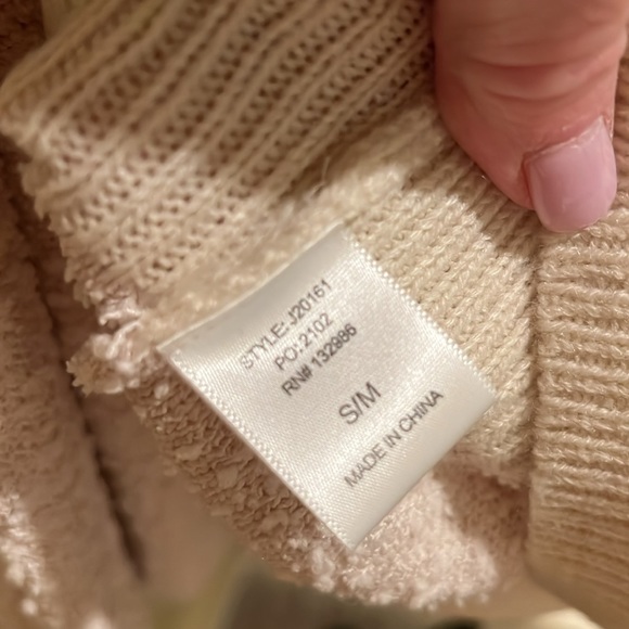 Cream light weight sweater - Picture 6 of 10